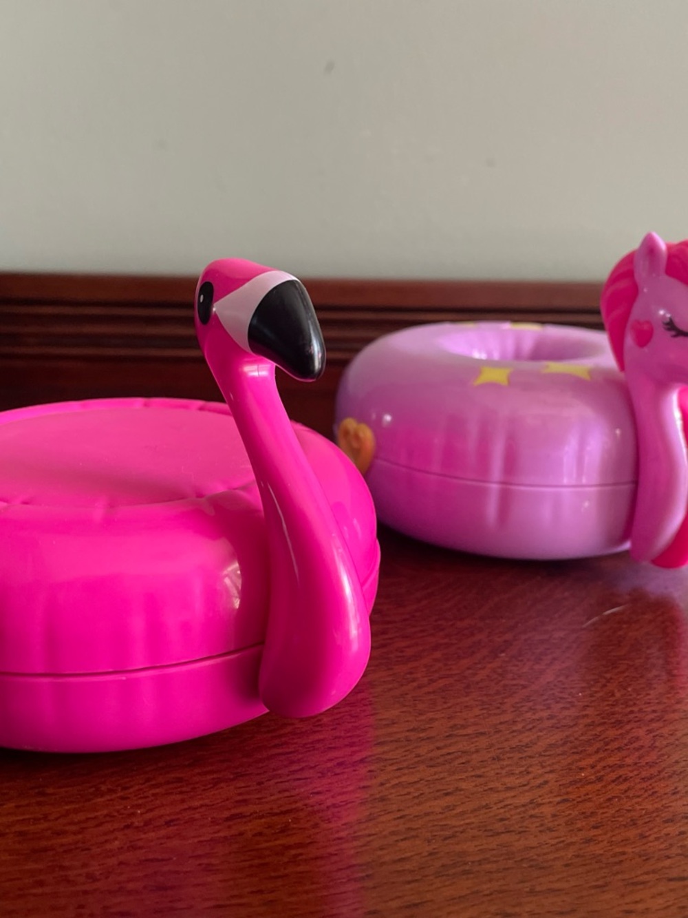 2 Polly Pocket play sets.